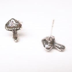 《二毛銀》【小香菇純銀耳環】（一對） 第3張的照片
