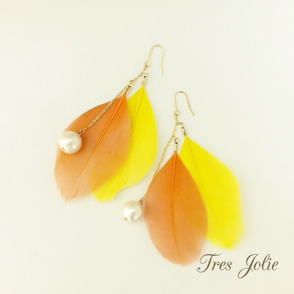 フェザーピアス yellow×orange 1枚目の画像