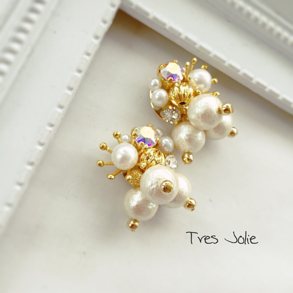 棉花珍珠大量卷已滿珠寶耳環 第1張的照片
