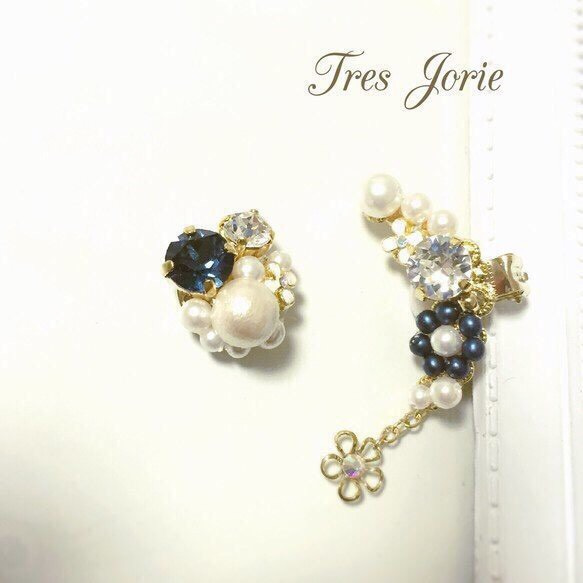 white×navy flower イヤーカフ&ピアス 1枚目の画像