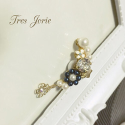 white×navy flower イヤーカフ&ピアス 2枚目の画像