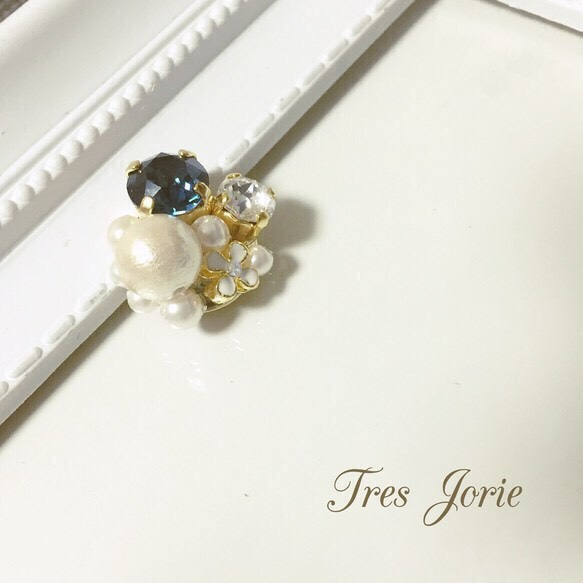 white×navy flower イヤーカフ&ピアス 3枚目の画像