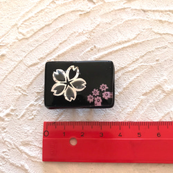 ベネチアンガラス ミルフィオリとシルバーレースの桜の帯留 2枚目の画像