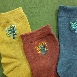 療癒系 手刺繡材料包 夏木樹時 夏日涼感棉襪 三色可選 第4張的照片