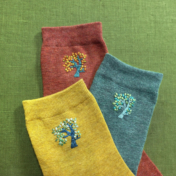 療癒系 手刺繡材料包 夏木樹時 夏日涼感棉襪 三色可選 第7張的照片