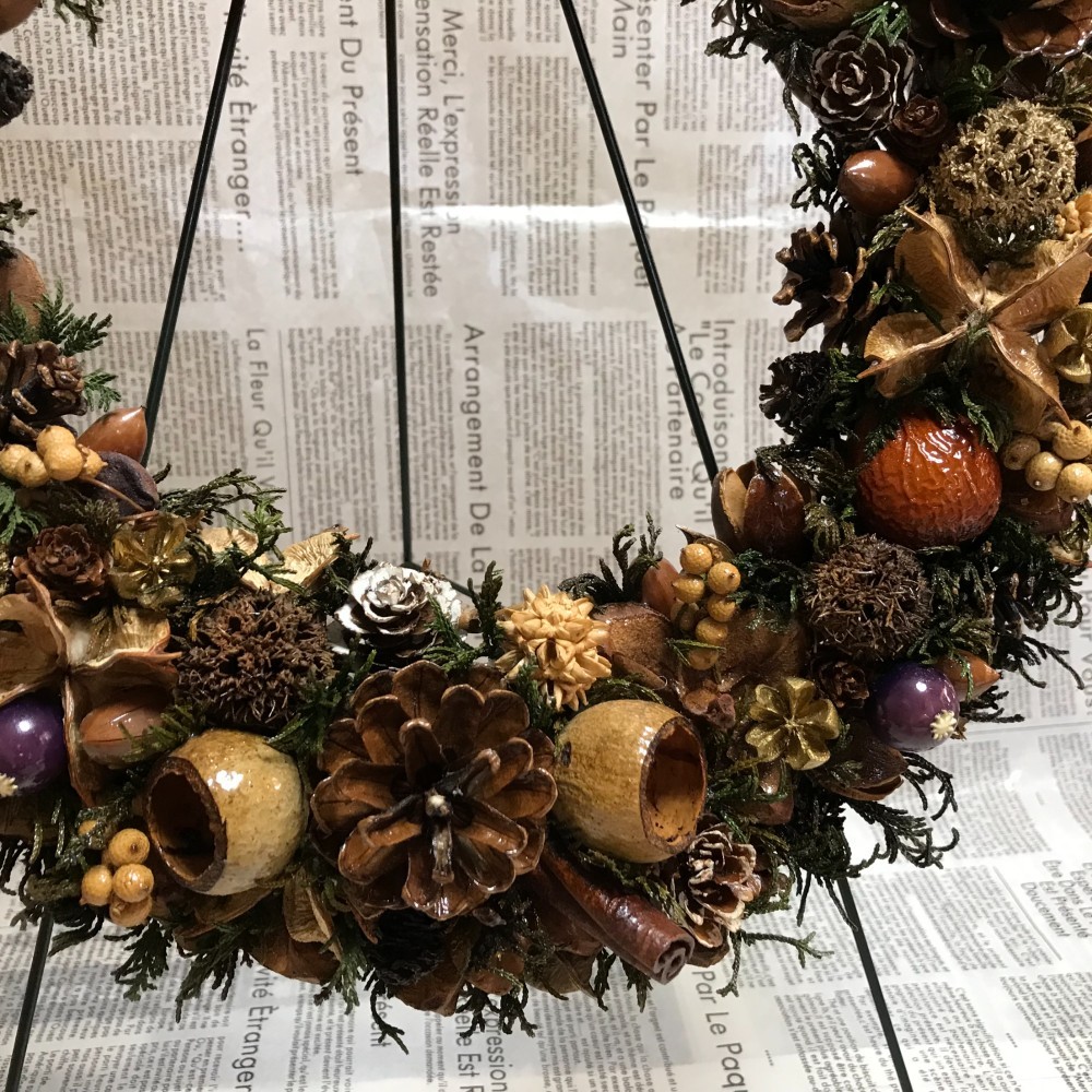 《X'mas》北欧の森の木の実のリースベル付き　最大34ｃｍ（一点限定）