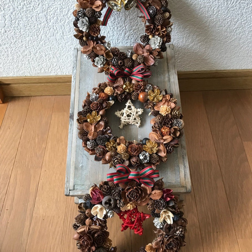 北欧の森の木の実とリボンの三連リース 53cm（残すところ1点のみ