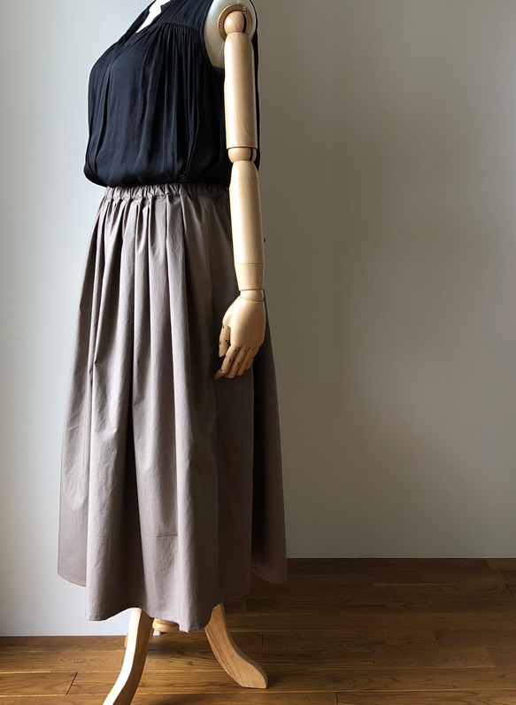 リボンをギュッと結ぶ大人かわいい コットンタックロングギャザースカート ベージュ (再販) 2枚目の画像