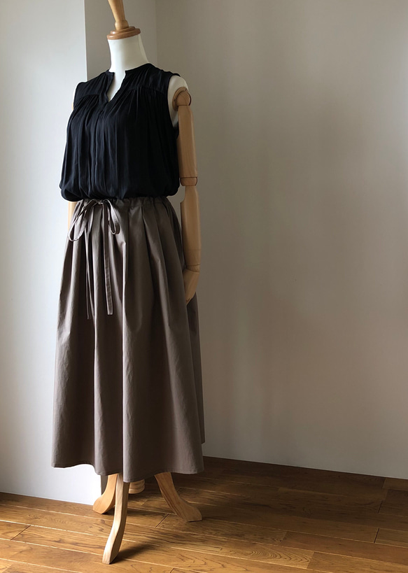 リボンをギュッと結ぶ大人かわいい コットンタックロングギャザースカート ベージュ (再販) 3枚目の画像