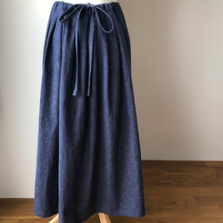 『数量限定ハンドメイド2019』リボンをギュッと結ぶハーフリネンデニムのタックロングギャザースカート(再販) 5枚目の画像
