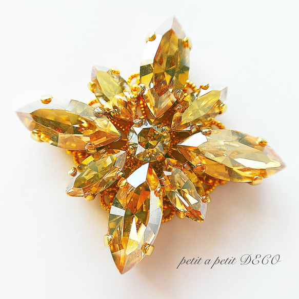 スワロフスキー®︎ ブローチ(L) clématite ゴールド ギフトボックス付