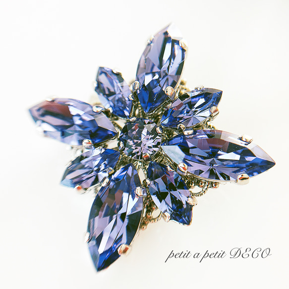 スワロフスキー®︎ ブローチ(L) clématite【タンザナイト スワロフスキー®︎ ブローチ(L) clématite【タンザナイト