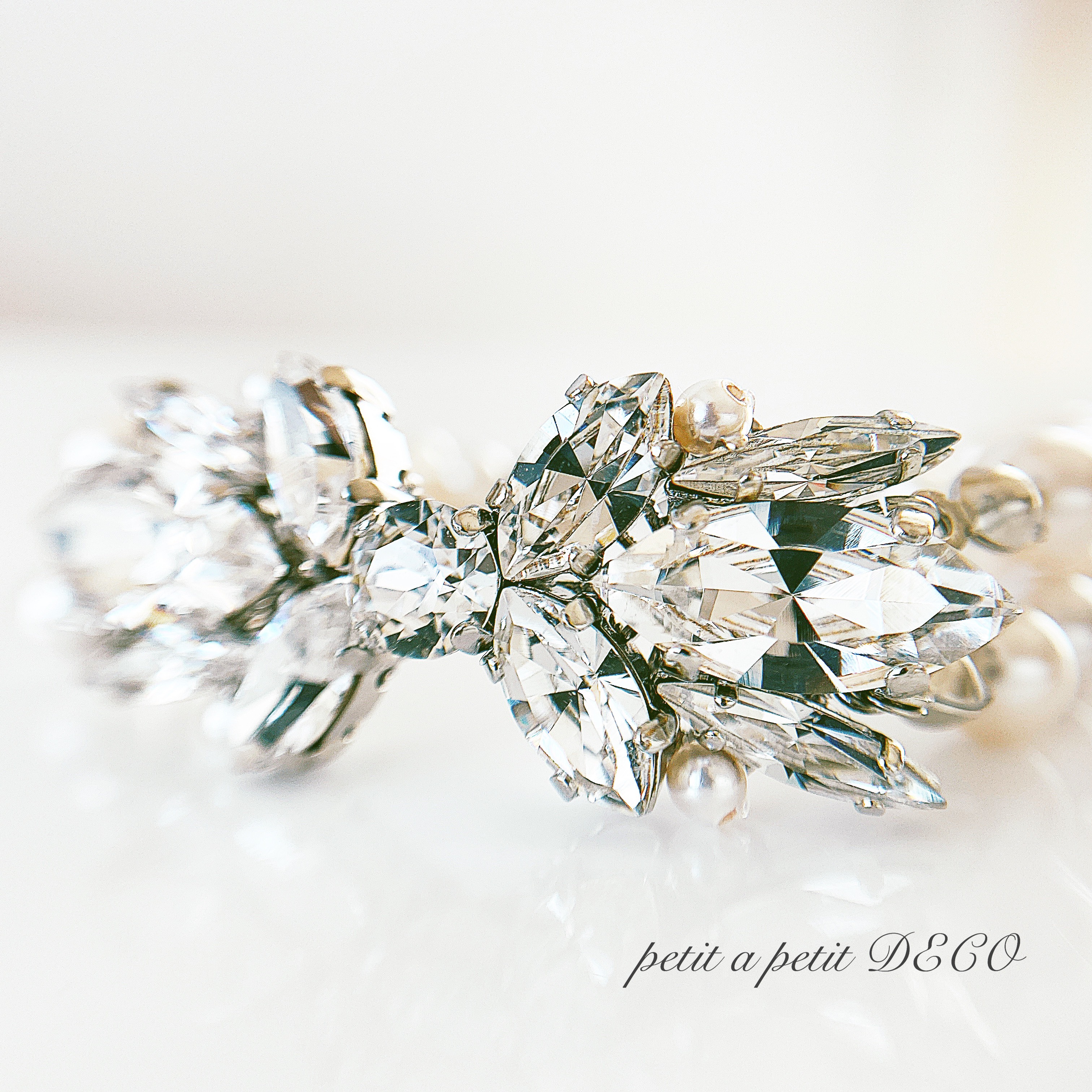 結婚式やお呼ばれに✴︎総スワロフスキーと2連パールのブレスレット　ギフトボックス付