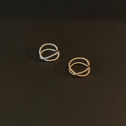 金色のイヤーカフ ◇ twist cross ◇ 14kgf  ear cuff　クロス 5枚目の画像