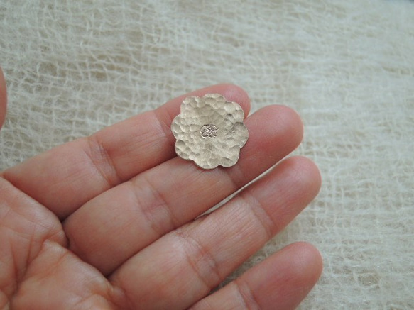 ◆ 真鍮ピンブローチ ◆ 小さなお花　brass 4枚目の画像