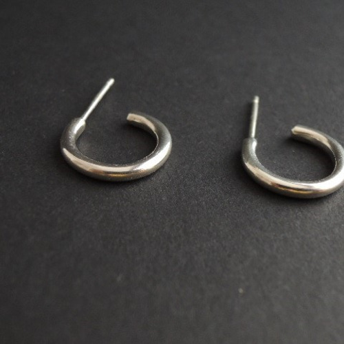 仁尾彫金『一つ星ダイヤ、プラチナ馬蹄ピアス』ハンドメイド245 ピアス 