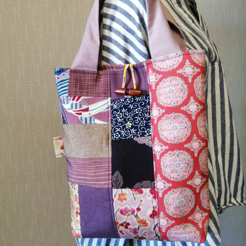 サーティーズ復刻版パッチワークトートバッグ ショルダー紐、ミニポーチ付き サーティーズ復刻版パッチワークトートバッグ ショルダー紐