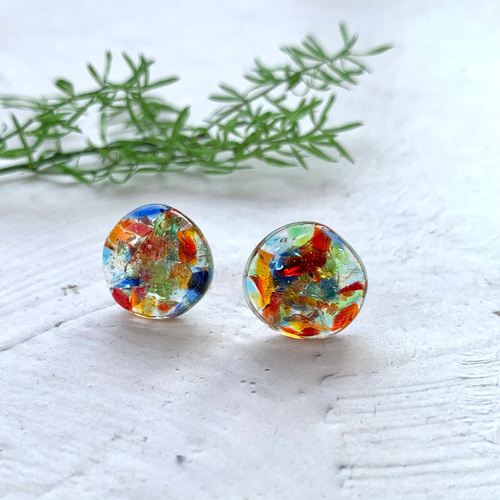 レジンピアス/イヤリング✳︎琉球ガラスカレット封入 ピアス（スタッド