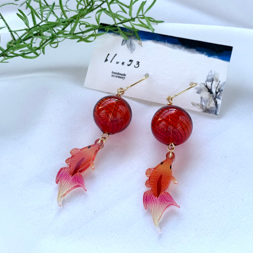 夏物sale! 赤い金魚とガラス玉 ピアス/イヤリング ピアス