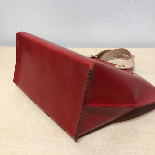 受注製作】革バッグ（中） チェリーレッド ハンドバッグ CONTE