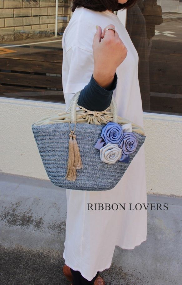 【送料無料】リボンの薔薇の花カゴバッグ(巾着付き・青) 2枚目の画像