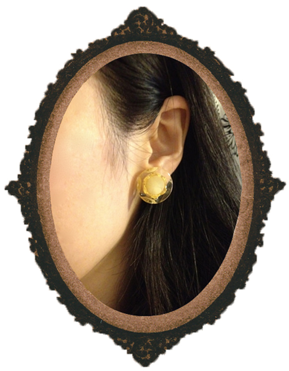 BUTTON EARRING -crystal gold- 2枚目の画像