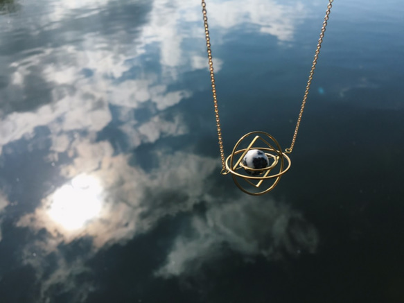 [Mush] 黃銅 幾何 天然石 立體 項鏈 頸鏈 項鍊 頸鍊 動力 Kinetic Brass Necklace 第1張的照片