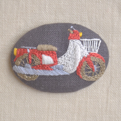 バイクの刺繍ブローチ〔赤〕 1枚目の画像