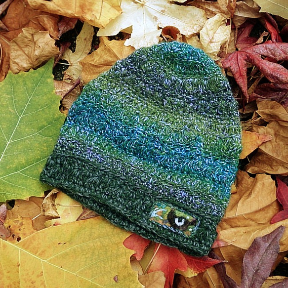 冬糸フェルト模様ニット帽子　オオカミ　緑 1枚目の画像
