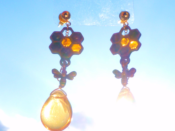 再販）Honeycomb Earrings *Honey Drop* 2枚目の画像