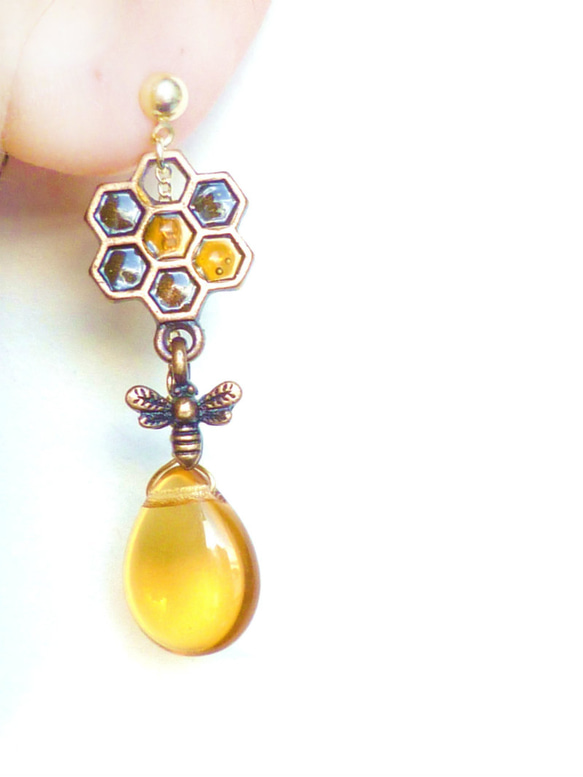 再販）Honeycomb Earrings *Honey Drop* 4枚目の画像