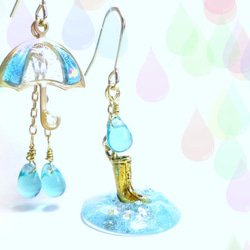 Puddle Splashing! Earrings 水たまりと傘と長靴と。なピアス 1枚目の画像