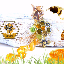 イヤーカフとろり蜂蜜Honeycomb Honey Bee  1枚目の画像