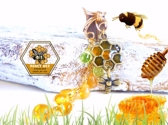 イヤーカフとろり蜂蜜Honeycomb Honey Bee  1枚目の画像