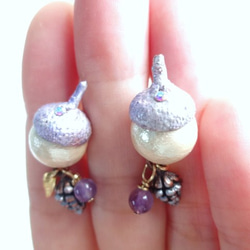 どんぐりが踊り松ぼっくりが唄う。落ち葉に佇む秋どんぐりピアスAcorn Stud Pierced Earrings 5枚目の画像