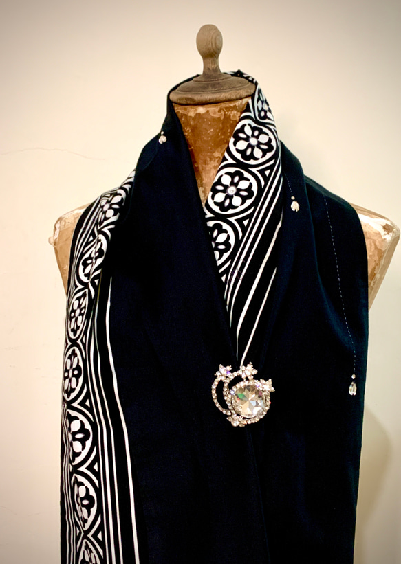 スカーフ NO.132 *Crystal chandelier*華麗な宮廷風雫型白ラインストーン黒プリントスカーフショール 12枚目の画像