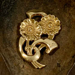 Jul’s尋愛綺夢-vintag*眷戀*古董大型金色浮雕花朵緞帶造型別針 胸針 第3張的照片