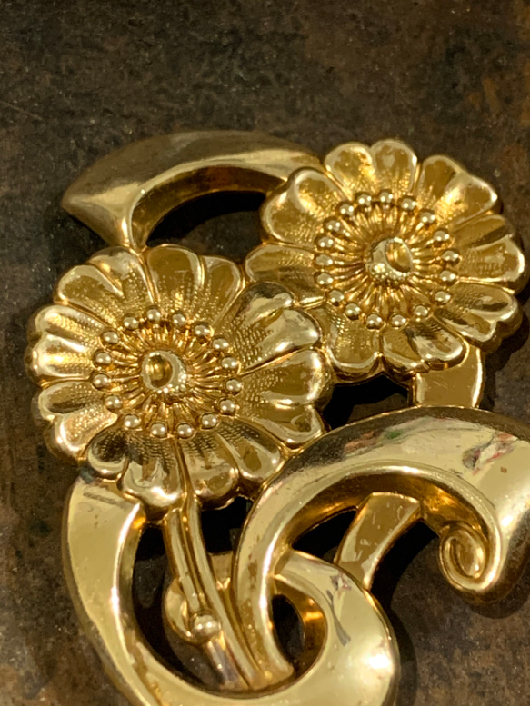 Jul’s尋愛綺夢-vintag*眷戀*古董大型金色浮雕花朵緞帶造型別針 胸針 第4張的照片