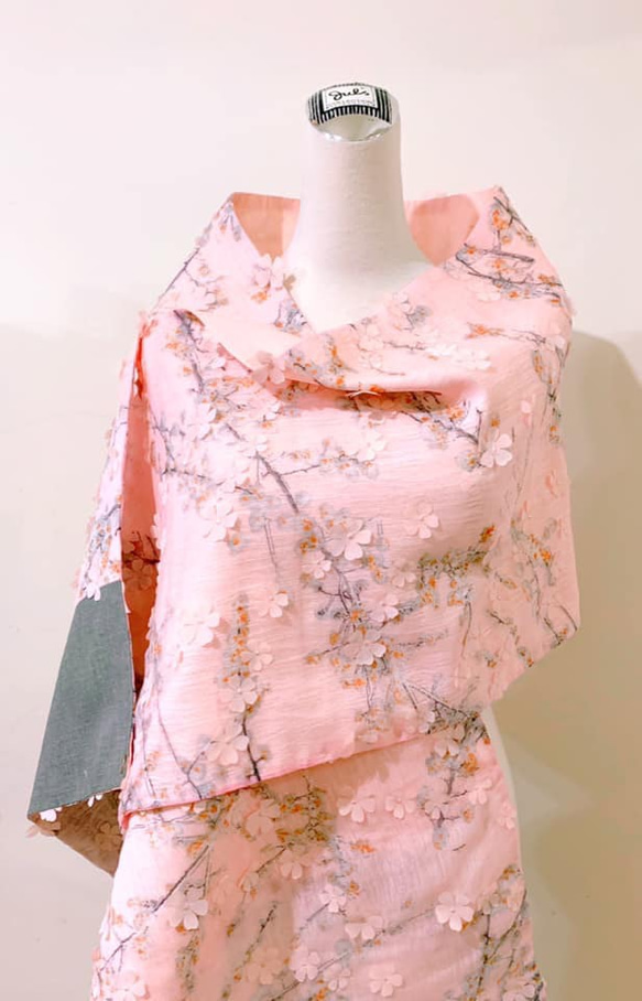 スカーフNo.241*漫漫*設計師手作粉紅色浪漫立體櫻花水鑽異材質拼接圍巾 披肩 第2張的照片