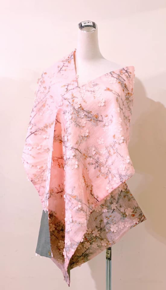 スカーフNo.241*漫漫*設計師手作粉紅色浪漫立體櫻花水鑽異材質拼接圍巾 披肩 第3張的照片