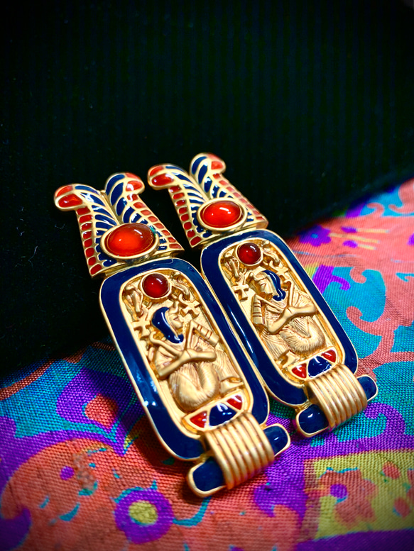 Jul’s尋愛綺夢-vintage*杜坦卡曼的珠寶*稀有完整埃及風金字塔絨布寶盒華麗奢華王家の紋章風格 別針 胸針 第9張的照片