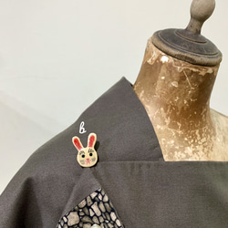 Jul’s設計師特別製作 圍巾的好朋友—心目中獨一無二的米白色兔子別針 胸針 帽針 第5張的照片