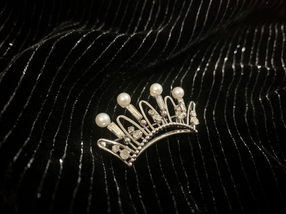 Jul’s尋愛綺夢-vintage*公主的皇冠*稀有優雅細緻天然珍珠萊茵石水鑽銀色氣質皇冠別針 胸針 第5張的照片