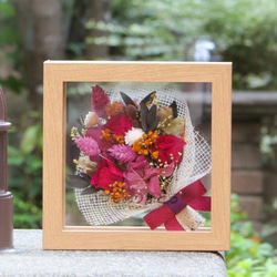 秋色の花束ブーケ  ～ ガラスの中のスワッグブーケ・透明感のあるナチュラルフレームフラワーインテリア・メッセージカード付 1枚目の画像