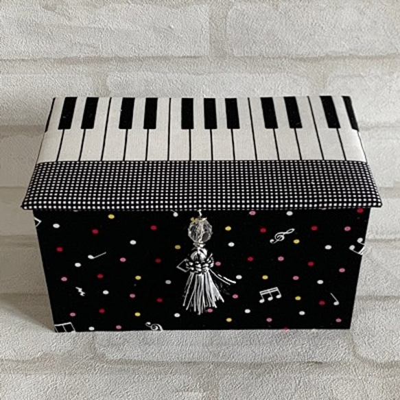 マスクボックス（カルトナージュ・ピアノ・鍵盤・音符・音楽・カルトナージュボックス） 2枚目の画像