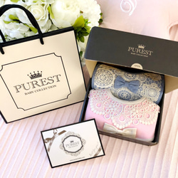 PUREST baby collection 蕾絲小公主兜粉美 禮盒組/寶寶彌月 生日 週歲 禮物 送禮 首選 第3張的照片