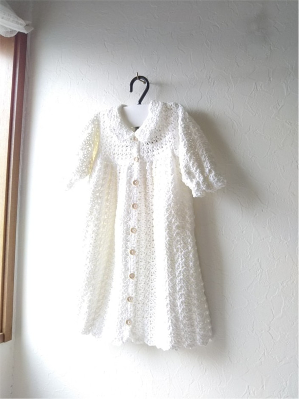 手編みのベビードレス 3枚目の画像