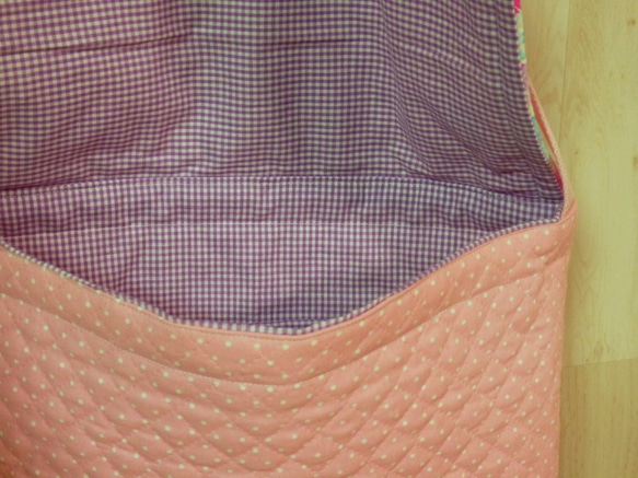 ショルダー型図書袋★苺みるく★水彩風ちょうちょリボン柄　女の子　ピンク系キルティングバッグ入園入学 4枚目の画像