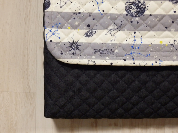 ショルダー型図書袋★惑星ボーダー柄×紺デニムキルト　男の子　宇宙星座図鑑　黒グレー　レッスンバッグ　入園入学 6枚目の画像