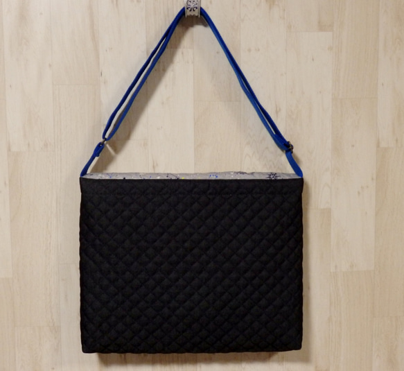 ショルダー型図書袋★惑星ボーダー柄×紺デニムキルト　男の子　宇宙星座図鑑　黒グレー　レッスンバッグ　入園入学 7枚目の画像